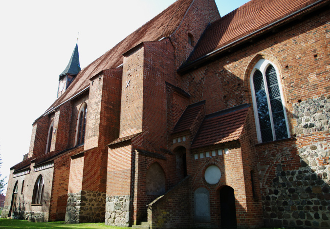 kirche_zarrentin_hinten